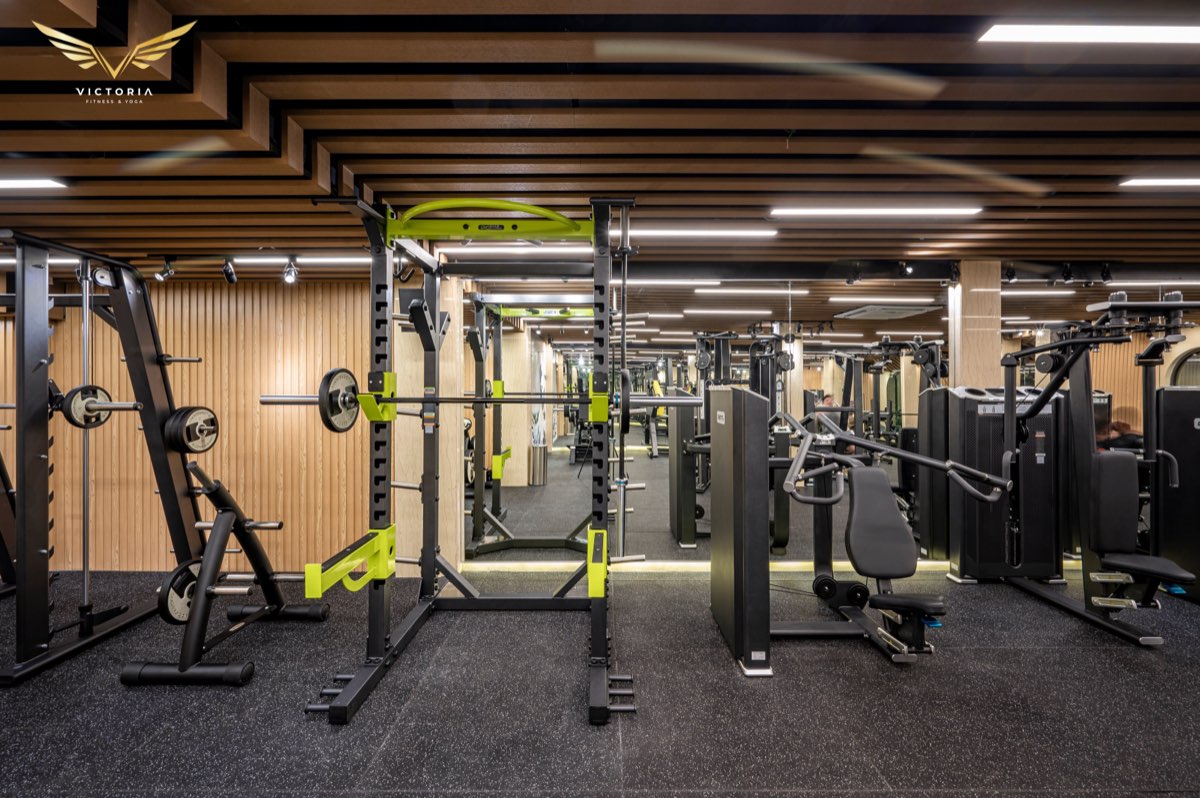 Khu rack và máy tập tại Victoria Lê Quang Định